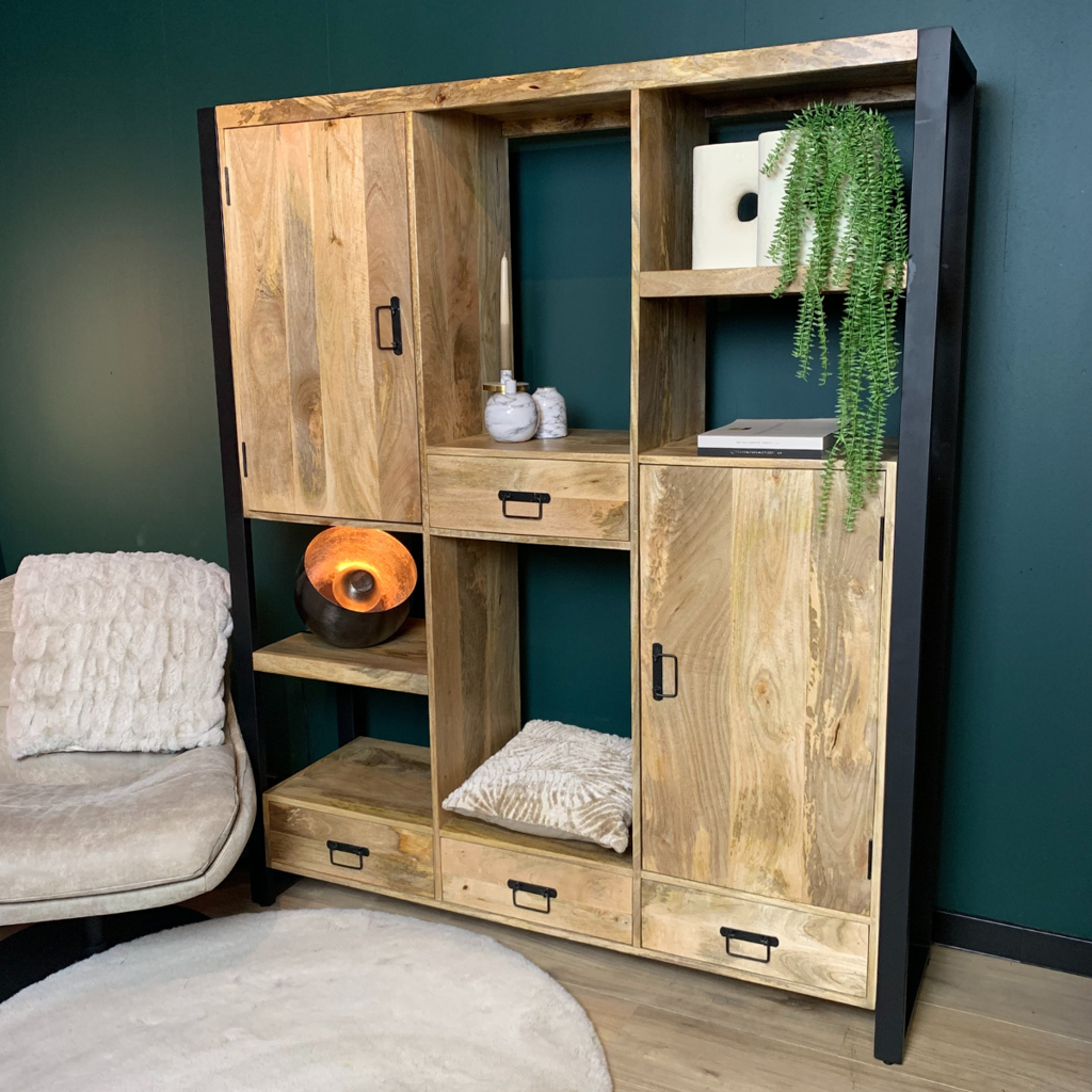 Boaz Vitrine